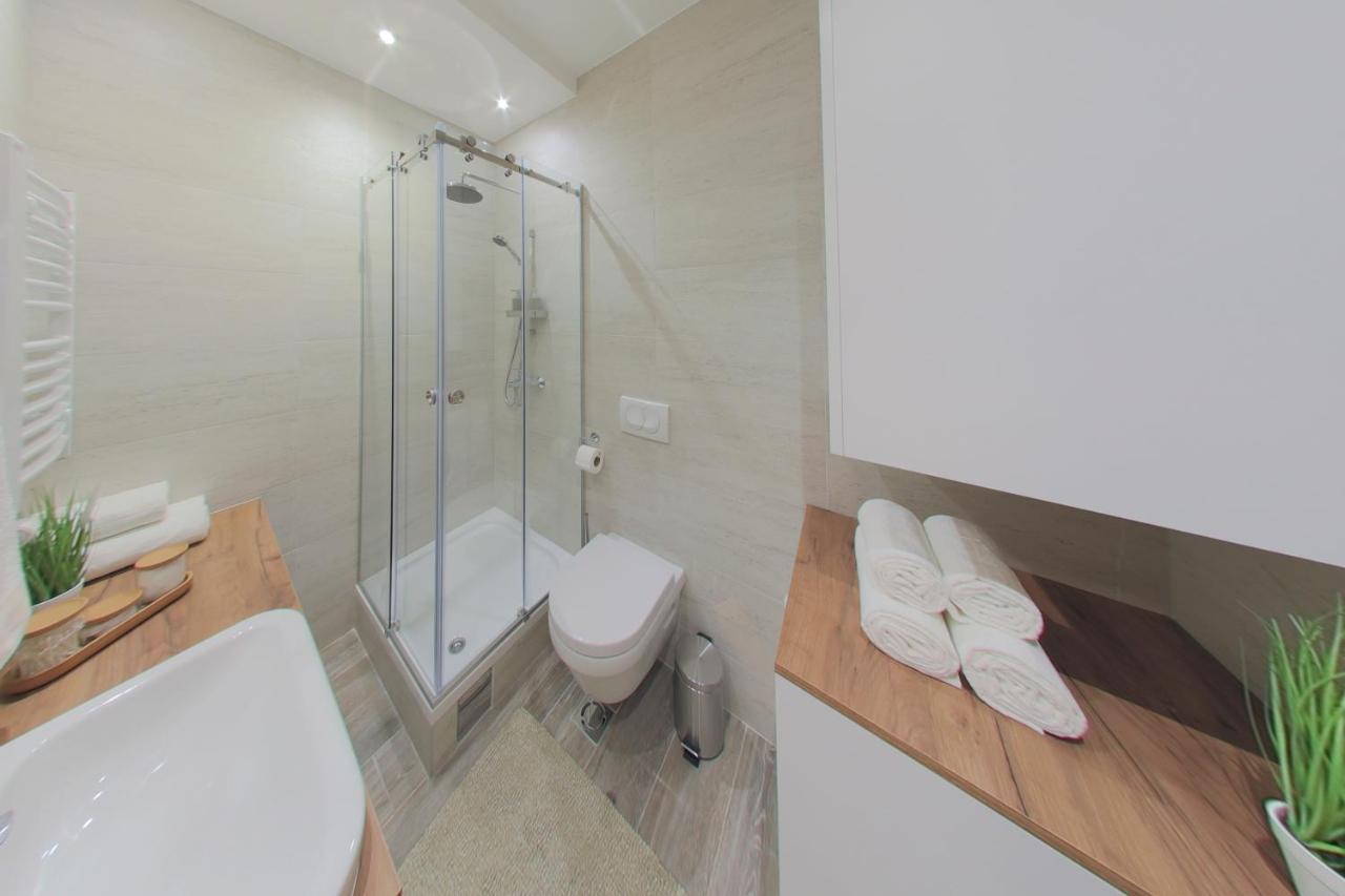 Arena Big Luxury Apartments Novi Sad Buitenkant foto