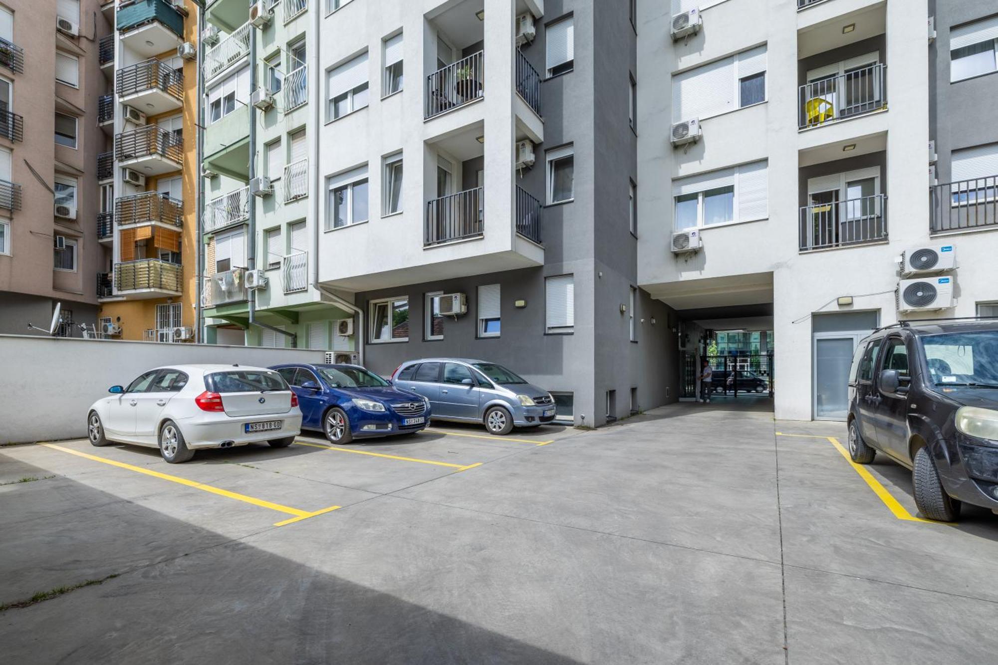 Arena Big Luxury Apartments Novi Sad Buitenkant foto